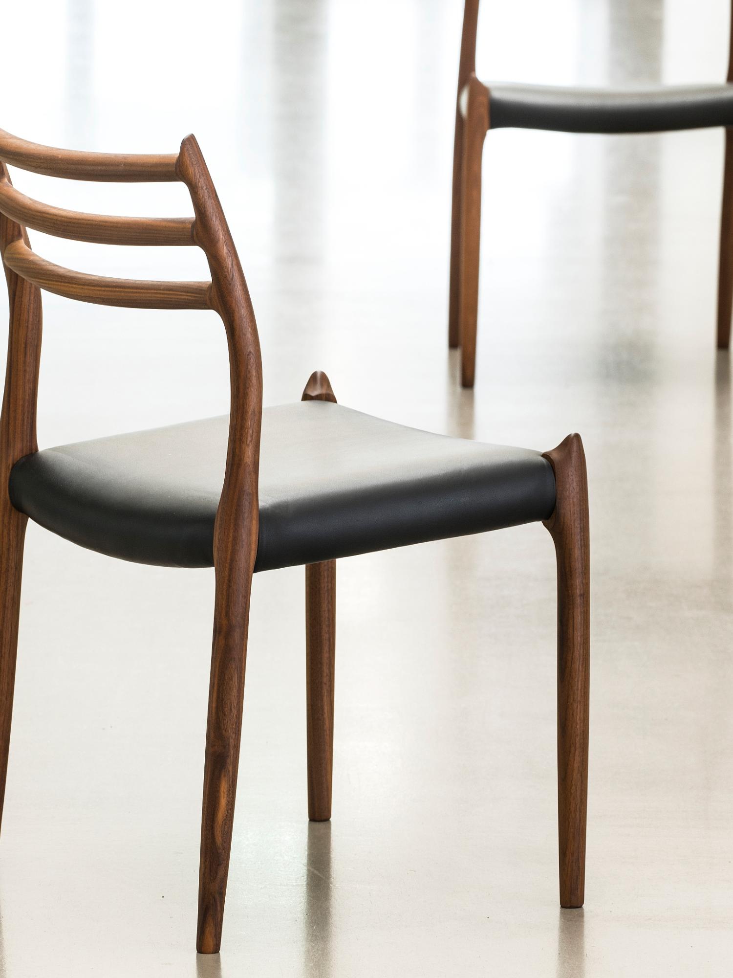 Moller handgemaakte stoelen door villa interno Kortrijk heule